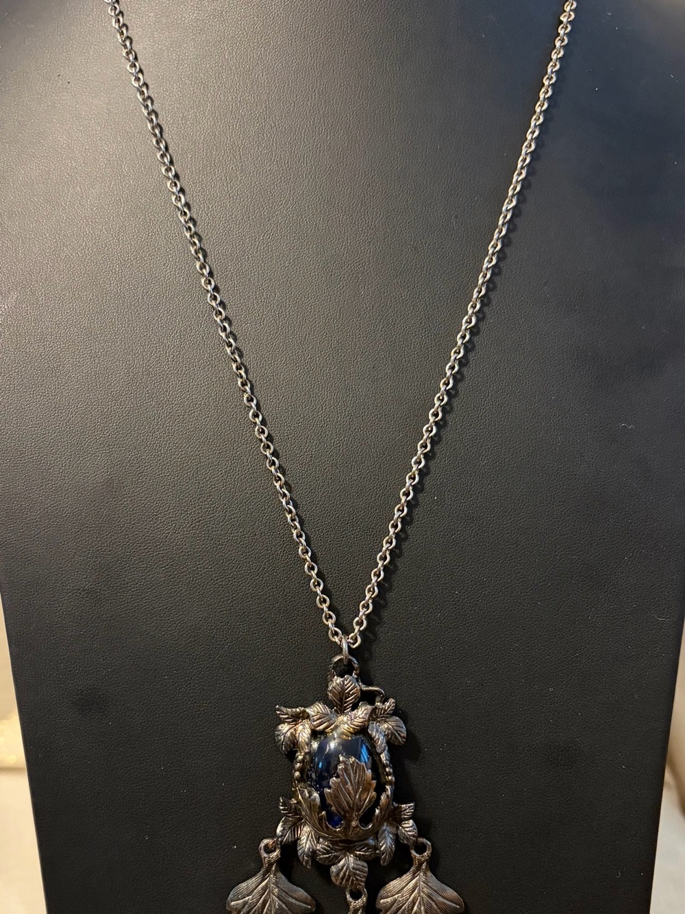 Vintage-Style Silver Pendant Necklace with Dark Blue Stone